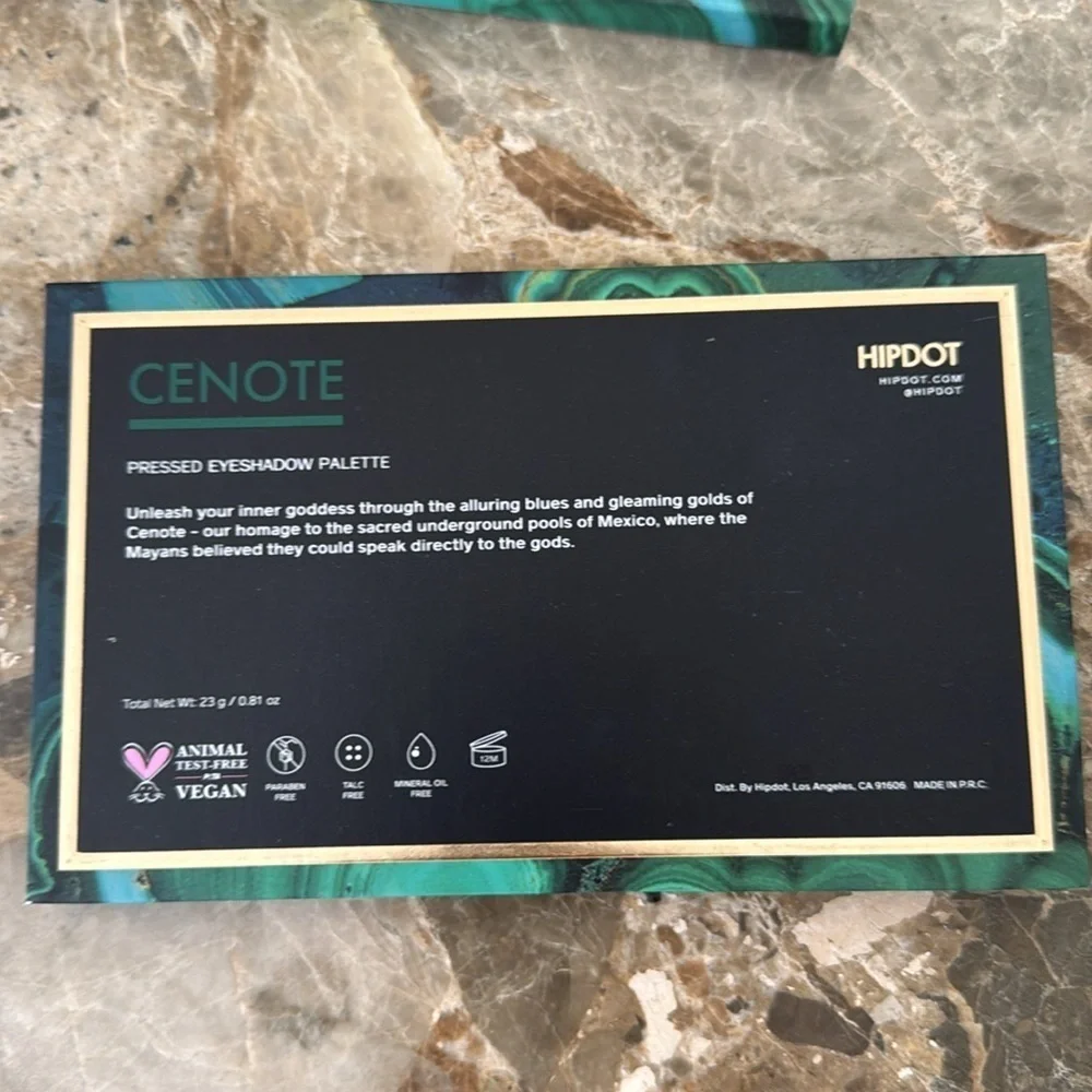 HipDot Cenote eyeshadow palette 💚